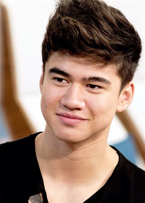 Calum Hood .